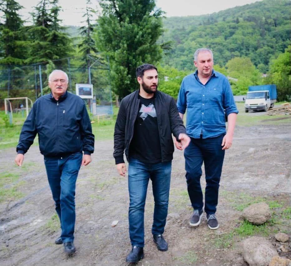 ონის მუნიციპალიტეტის მერის პირველმა მოადგილემ საჭიდაო დარბაზის მშენებლობა დაათვალიერა