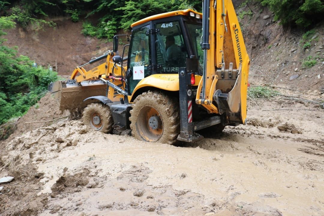 სოფელ სორგითში მთიდან ჩამოწოლილმა მასამ სოფელში მისასვლელი საავტომობილო გზა დააზიანა