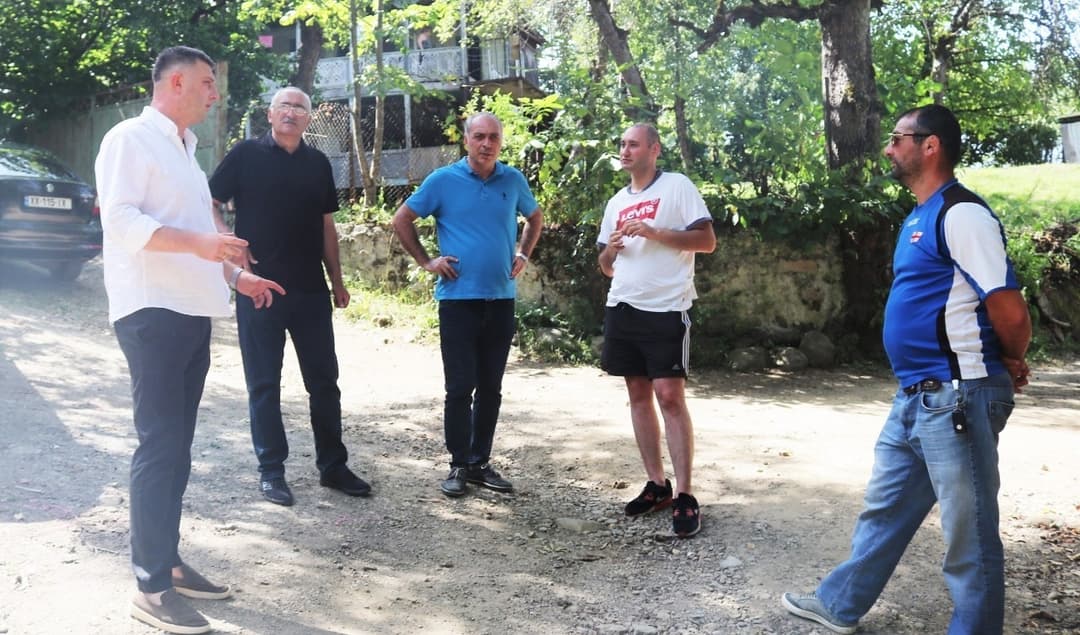 ონის მუნიციპალიტეტის ადმინისტრაციულ ერთეულებში სოფლის მხარდაჭერის პროგრამის ფარგლებში სამუშაოები აქტიურად მიმდინარეობს