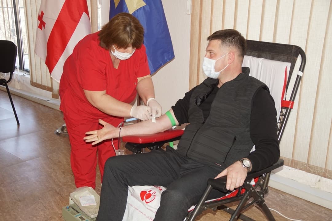 ონის მუნიციპალიტეტის მერიაში კამპანია – ” გაიღე სისხლი, აჩუქე ბავშვებს სიცოცხლე” გაიმართა