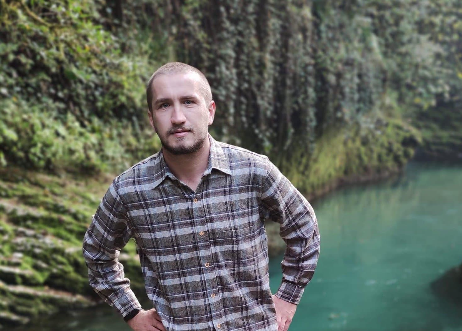 Frontnews image description