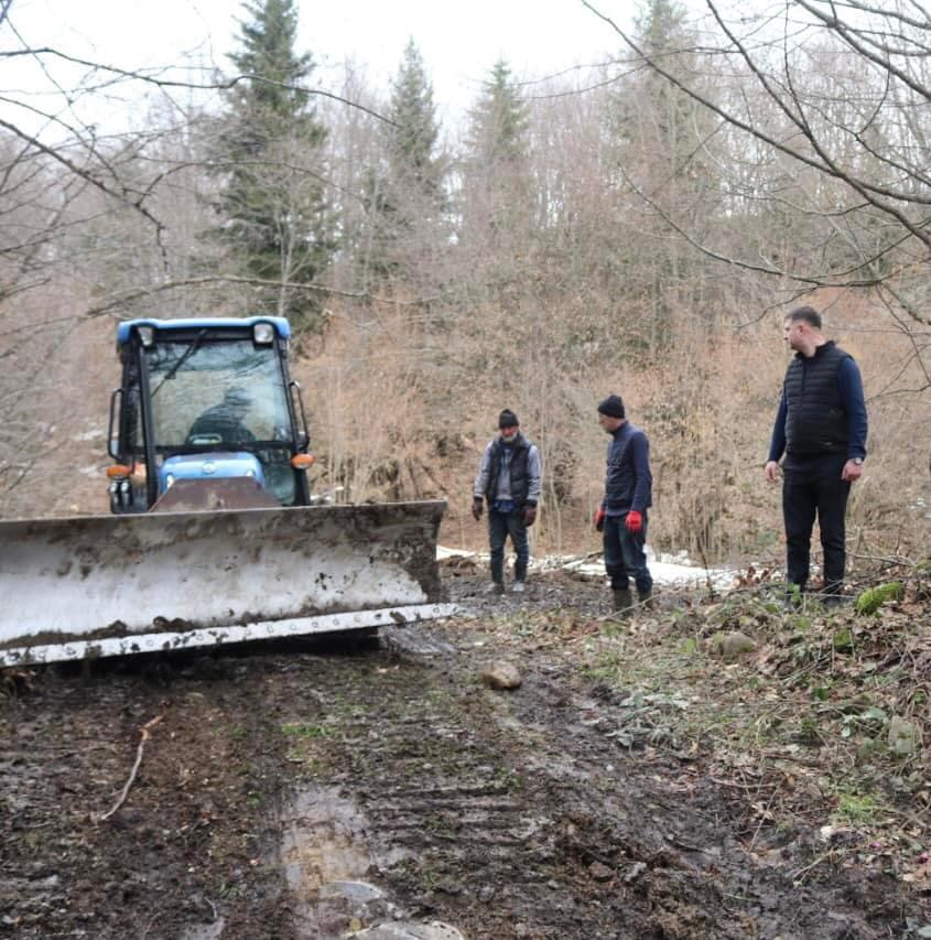 ონის მუნიციპალიტეტის მერი პიპილეთის ადმინისტრაციულ ერთეულში მეწყრული პროცესების შედეგებს ეცნობა