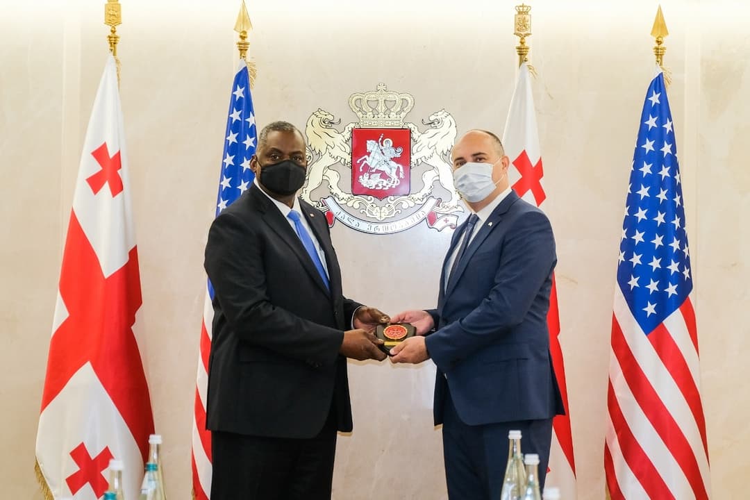 ჯუანშერ ბურჭულაძემ აშშ-ის თავდაცვის მდივანთან ორმხრივი შეხვედრა გამართა