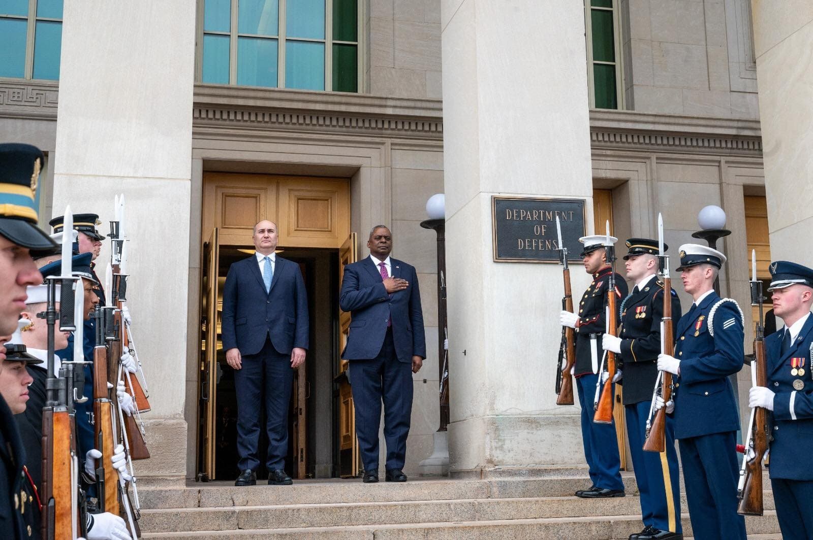 Frontnews image description