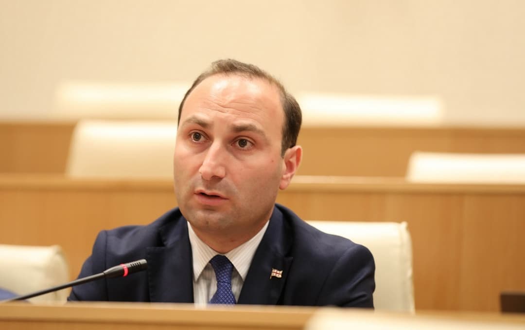 ანრი ოხანაშვილი – ეს ხალხი ოკუპანტი ქვეყნის ბიუჯეტიდან იღებს შემოსავალს და გამოდიან ჩვენი ქვეყნის ევროპული მომავლის დასაცავად