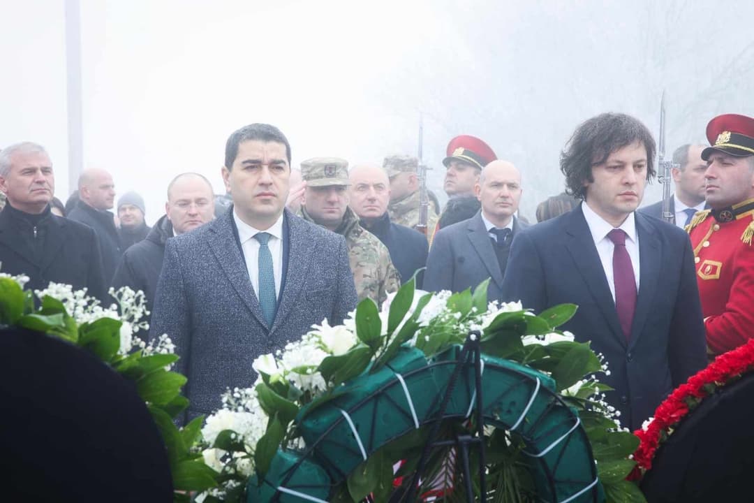 პარლამენტის თავმჯდომარემ და დეპუტატებმა კოჯორ-ტაბახმელას ბრძოლებში დაღუპულ იუნკერთა მემორიალი გვირგვინით შეამკეს