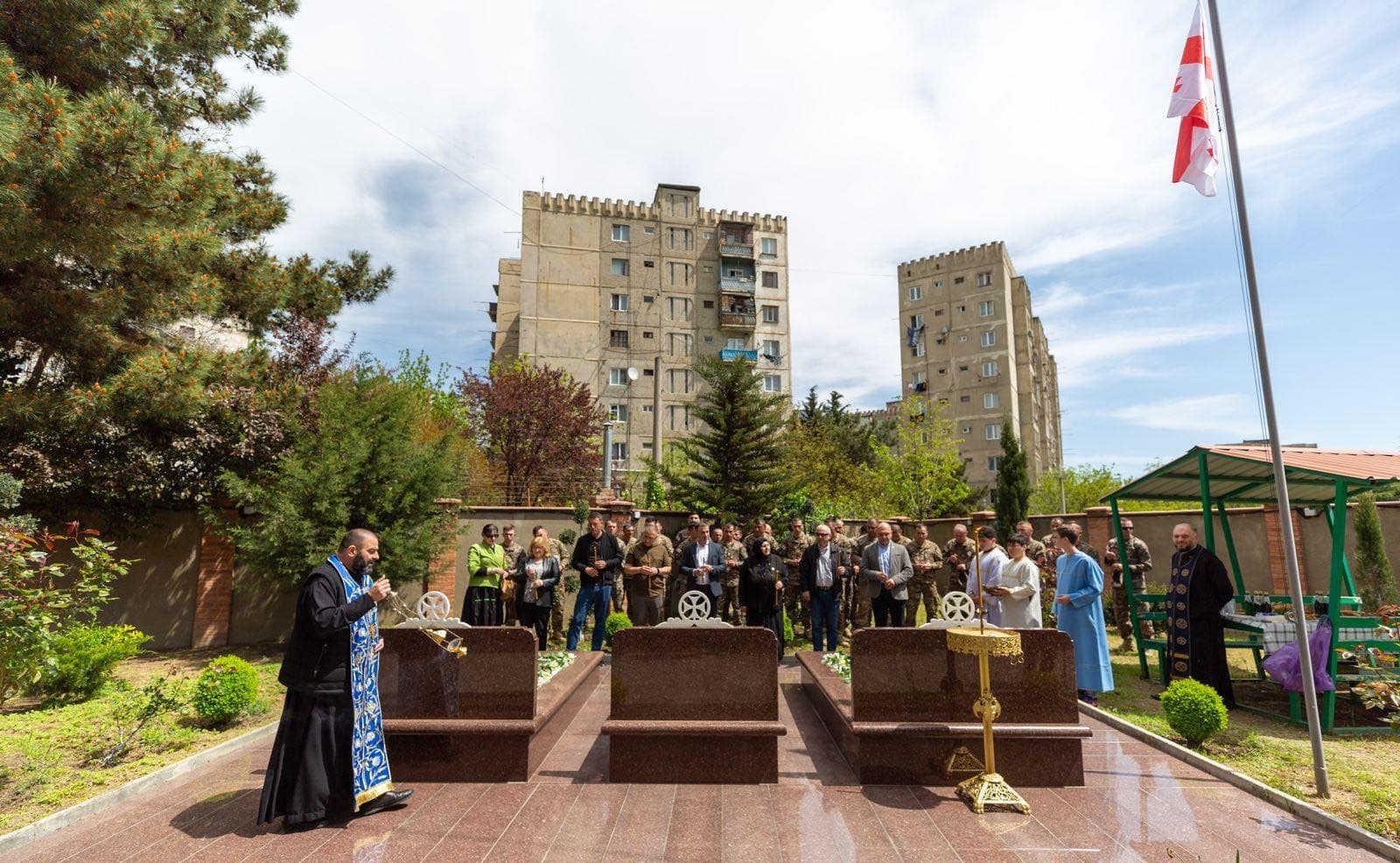 Frontnews image description