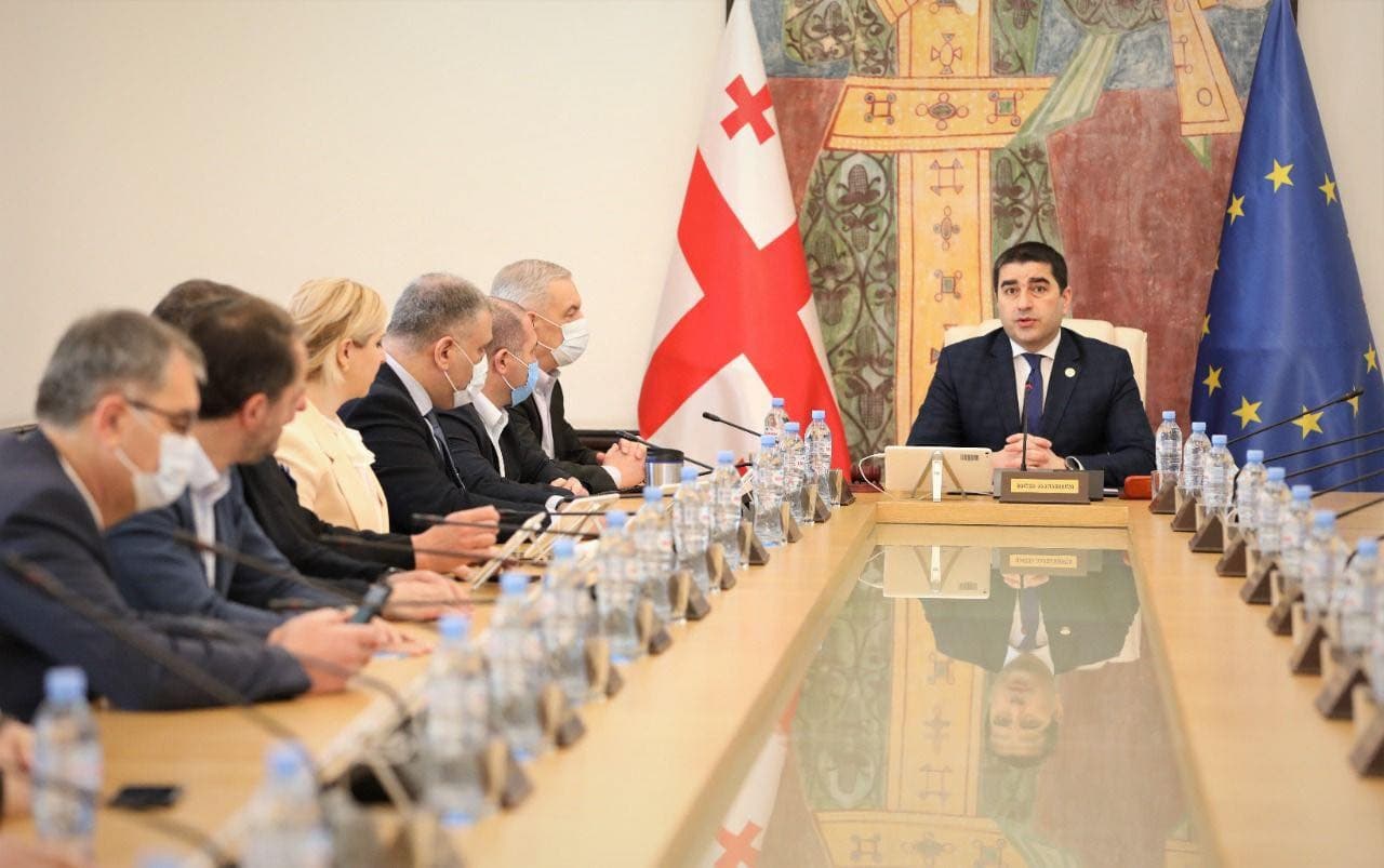 Frontnews image description