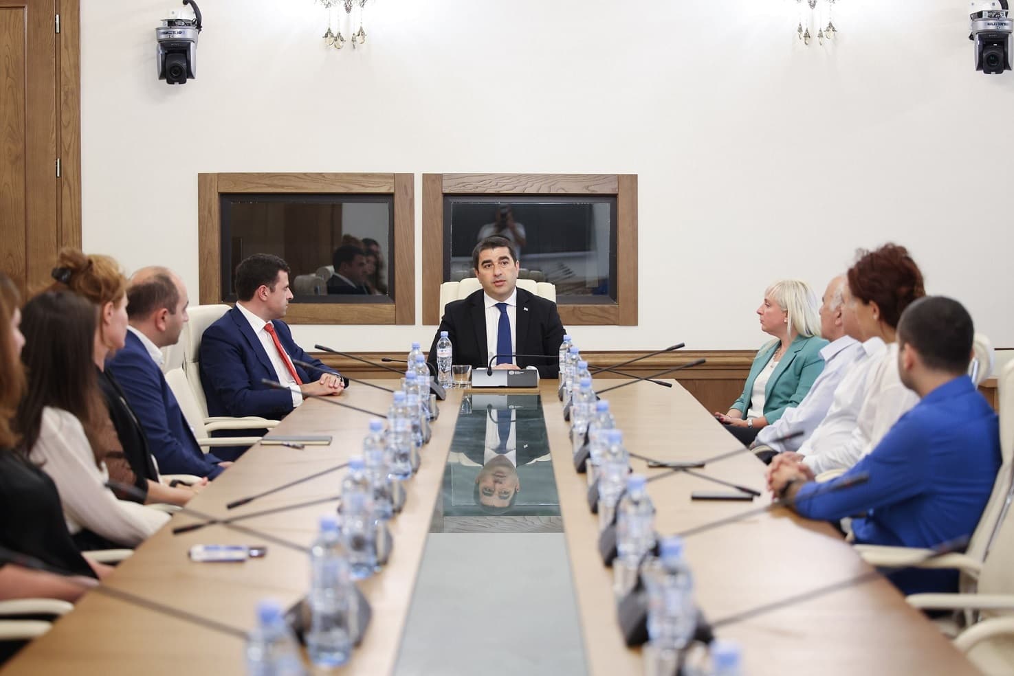 Frontnews image description