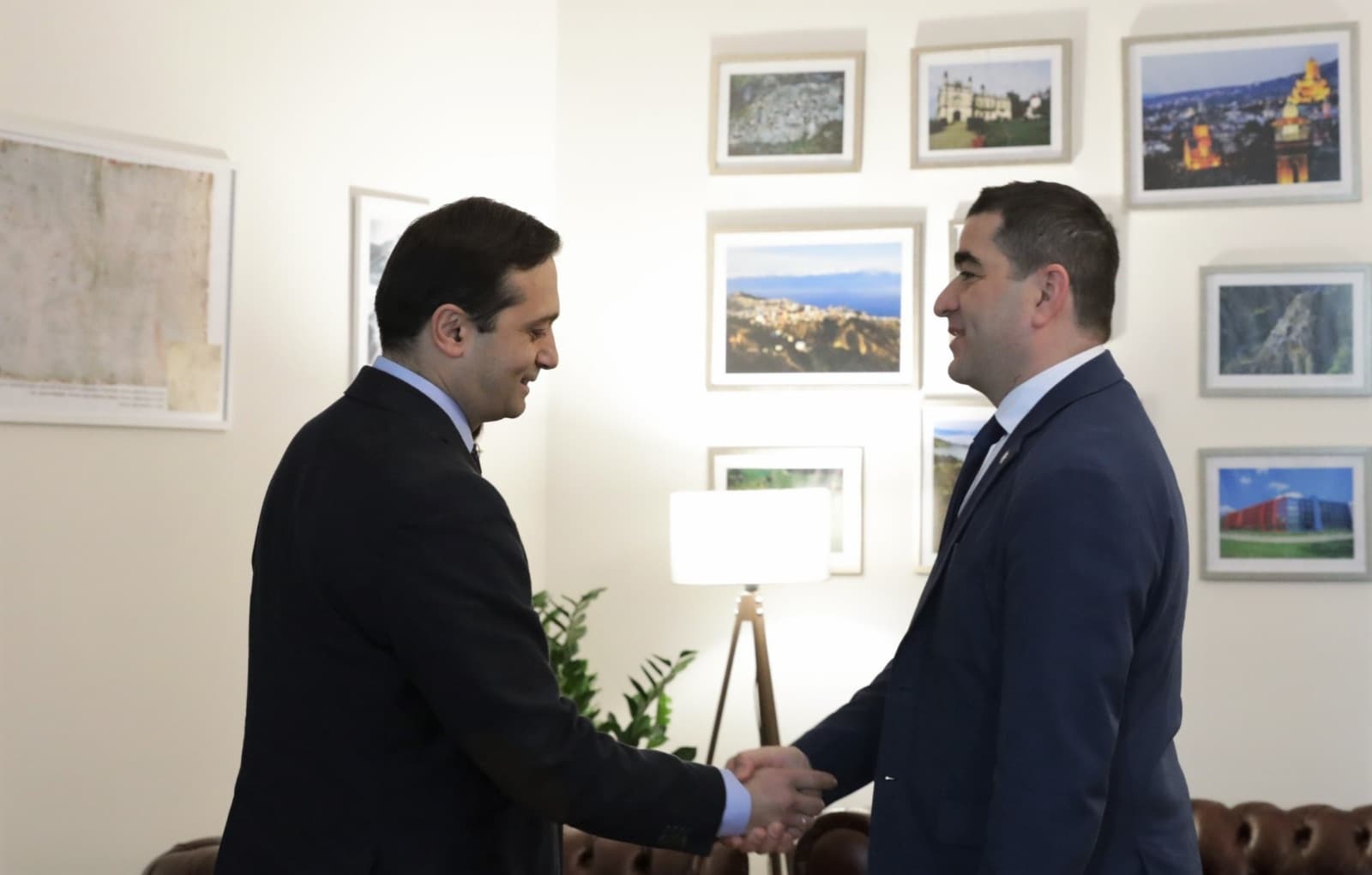 Frontnews image description