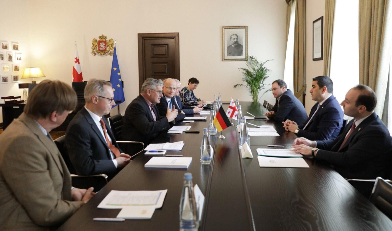 Frontnews image description