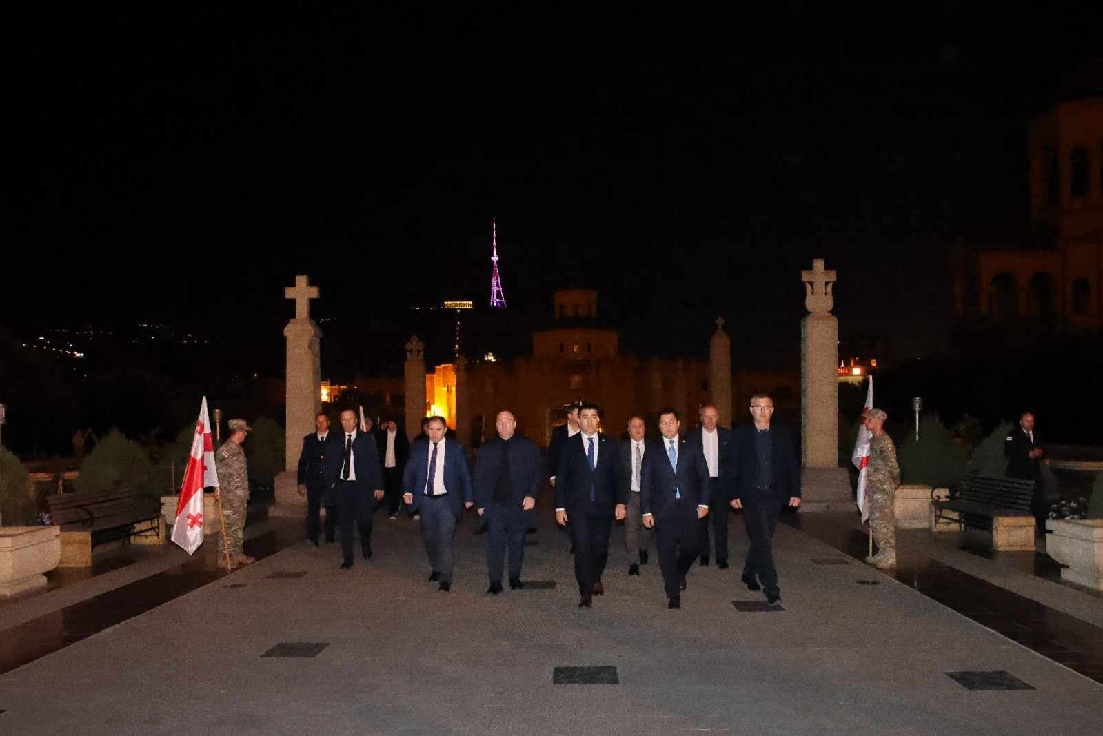 Frontnews image description