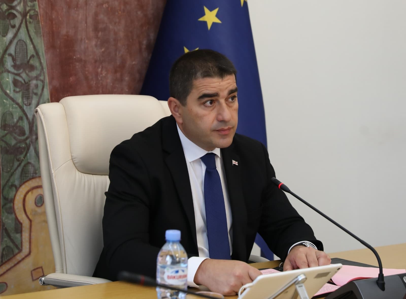 Frontnews image description