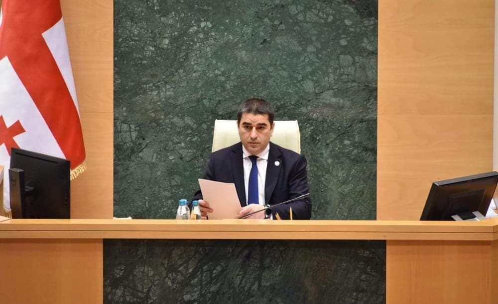 შალვა პაპუაშვილი – გილოცავთ სახელმწიფო დროშის დღეს! უძველესი ხუთჯვრიანი დროშა აერთიანებს ჩვენს მისწრაფებებს და ღირებულებებს