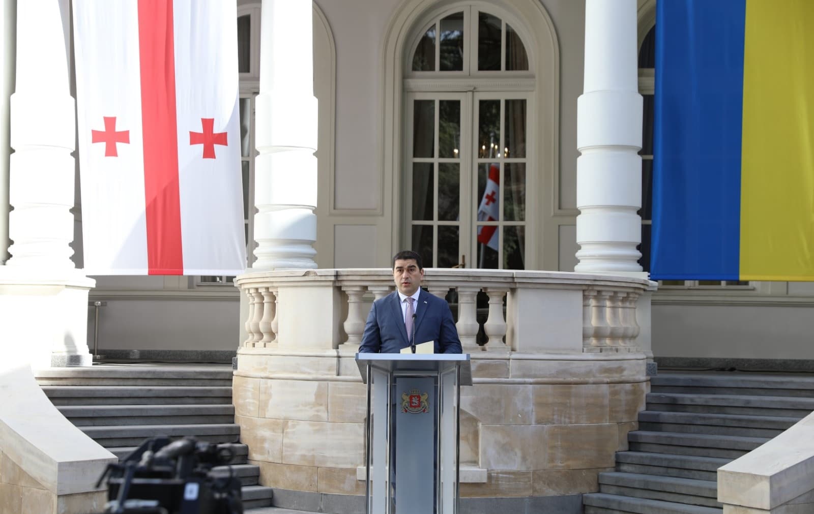 Frontnews image description