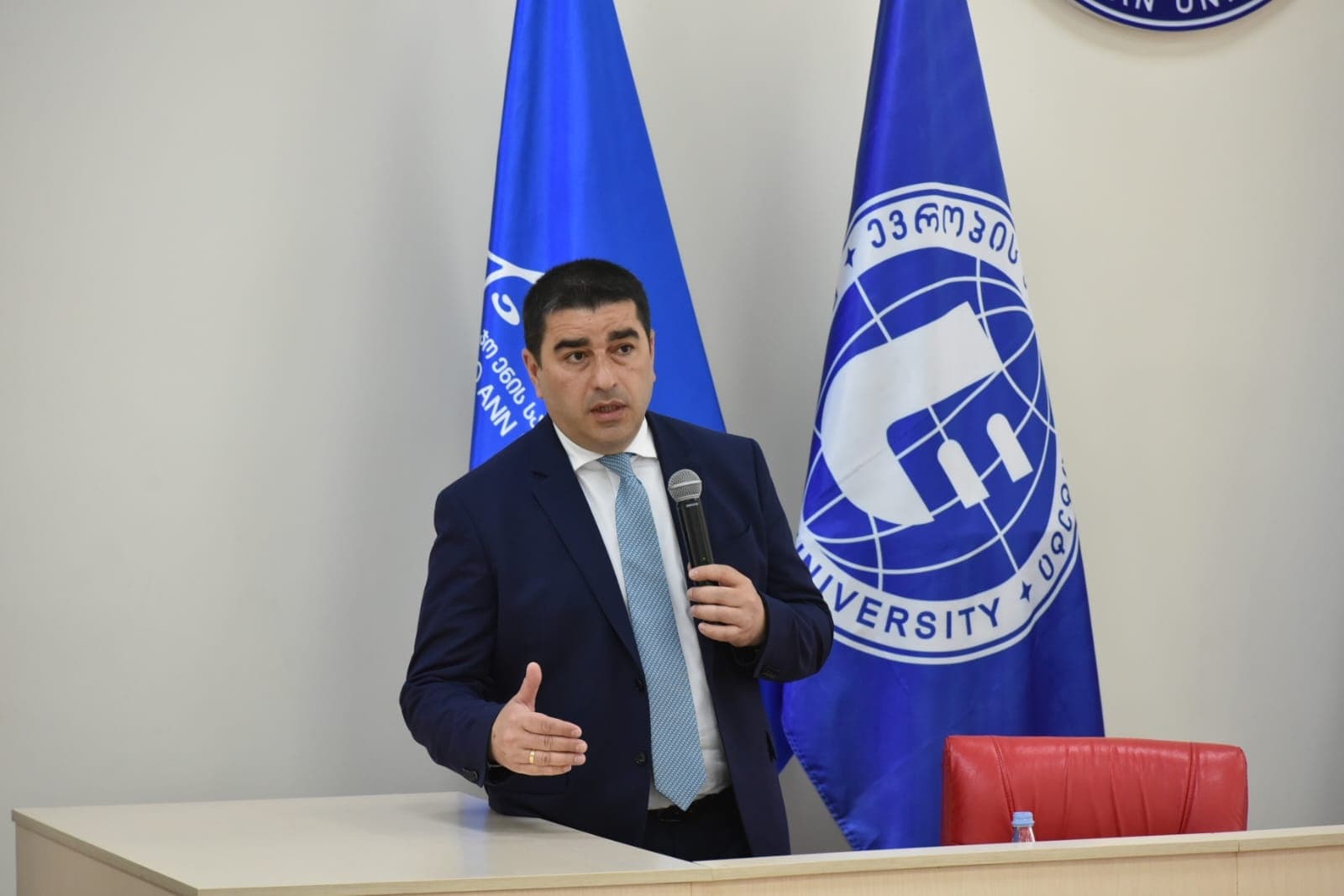 Frontnews image description