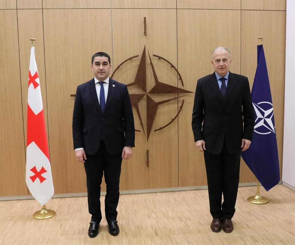 Frontnews image description