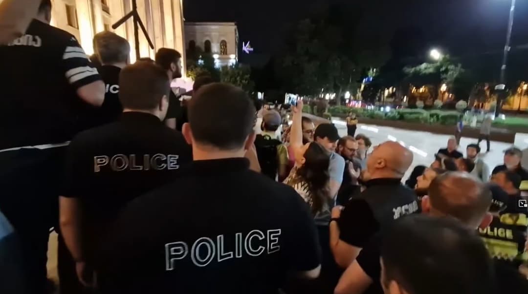 პარლამენტთან აქციის რამდენიმე მონაწილე დააკავეს