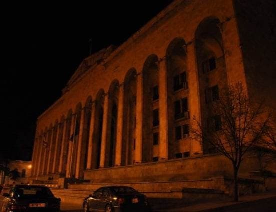 პარლამენტი გლობალურ გარემოსდაცვით კამპანია “დედამიწის საათს” შეუერთდა