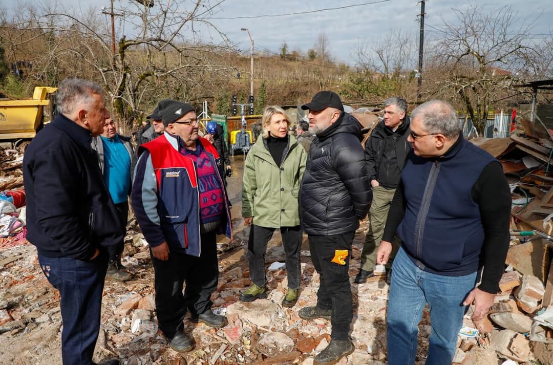 პარლამენტის წევრები სტიქიის ზონაში იმყოფებიან