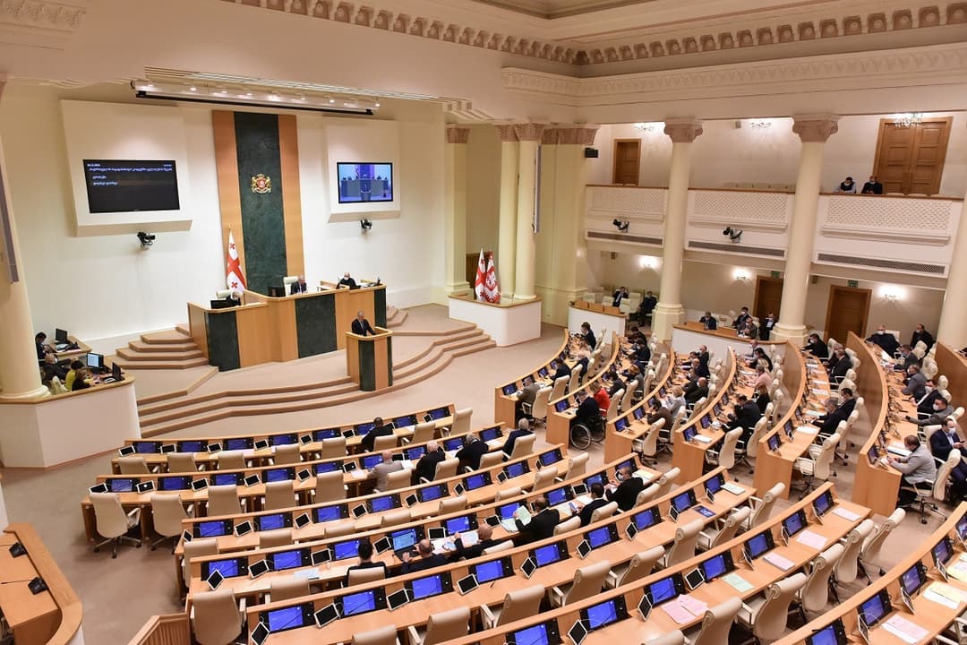 პარლამენტმა მესამე მოსმენით რამდენიმე კანონპროექტი დაამტკიცა
