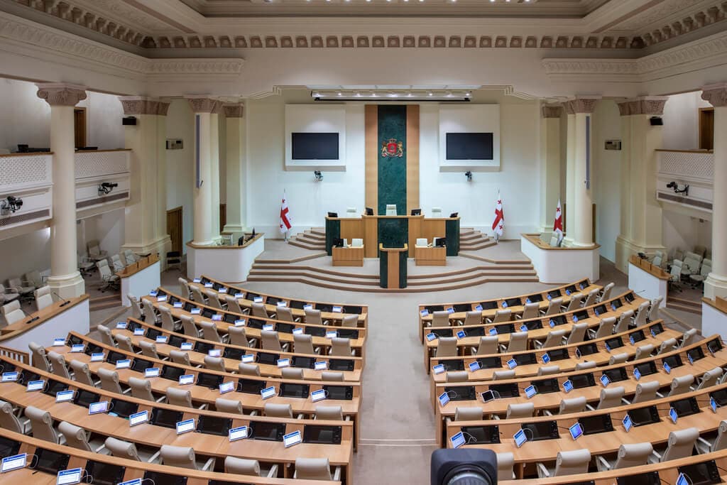 პარლამენტის ხუთი დეპუტატი განცხადებას ავრცელებს