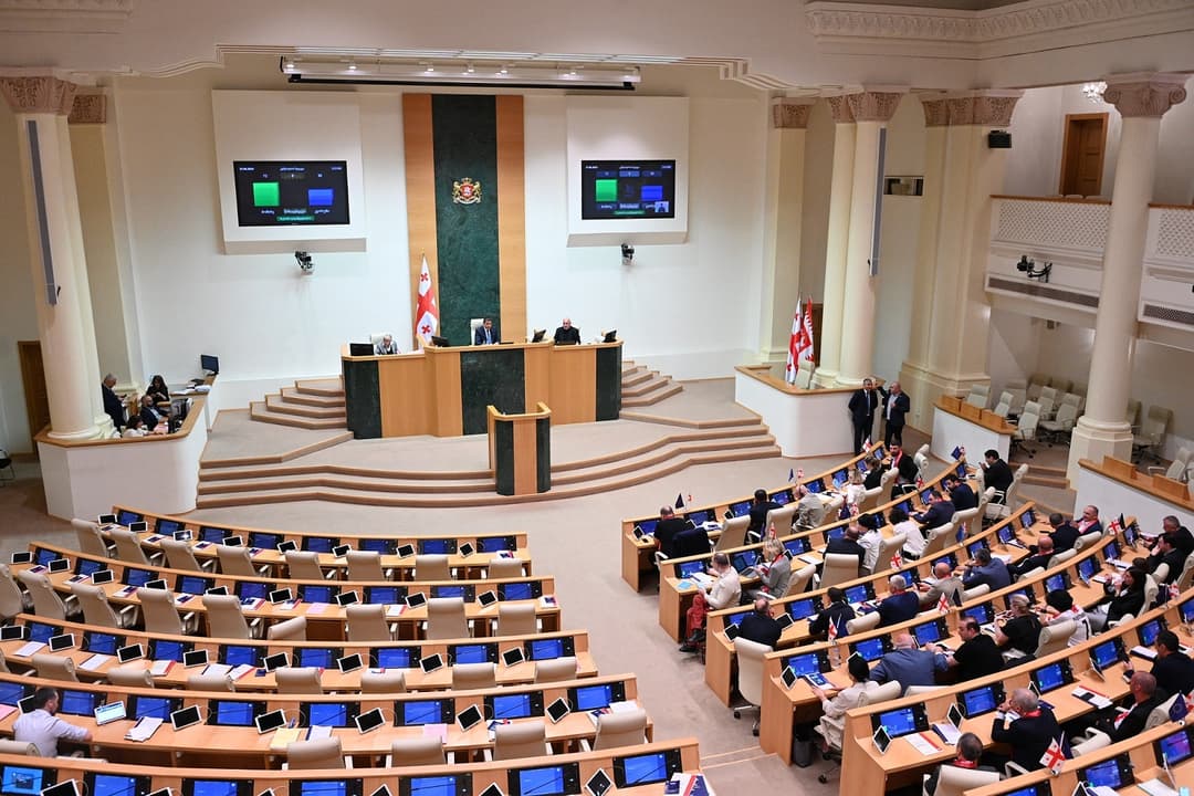 პარლამენტში საპრეზიდენტო არჩევნებზე ხმის მიცემის პროცედურა მიმდინარეობს