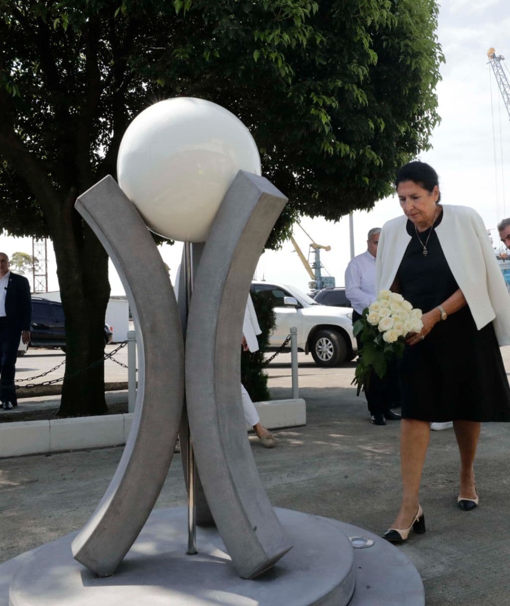 Frontnews image description