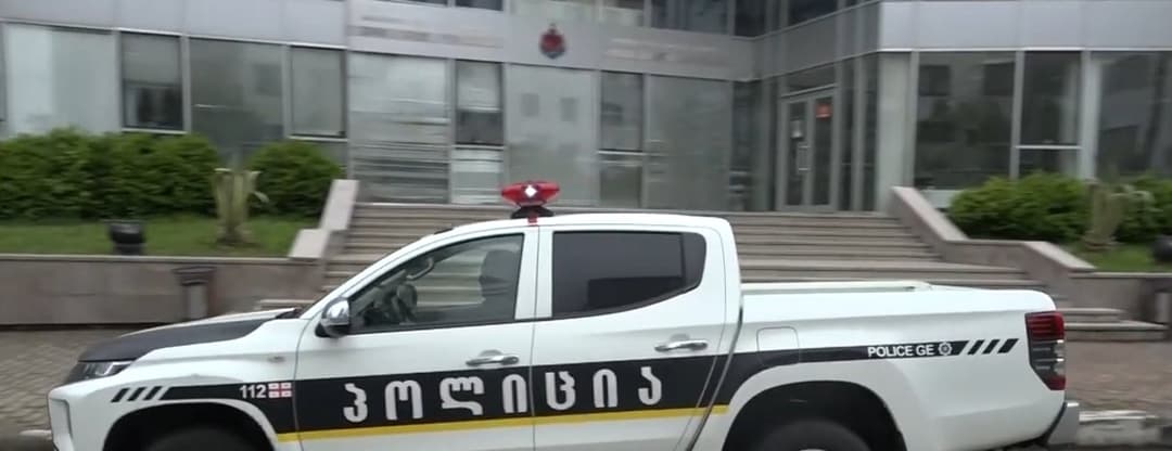 პოლიციამ თბილისში, სამეგრელოში, გურიისა და იმერეთის რეგიონებში უკანონო ცეცხლსასროლი იარაღი და საბრძოლო მასალა ამოიღო – დაკავებულია 6 პირი