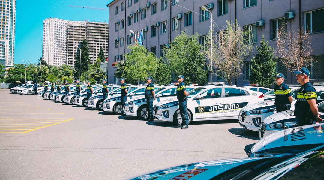 აჭარის პოლიციის დანაყოფებს 32 ახალი ჰიბრიდული ავტომობილი გადაეცა