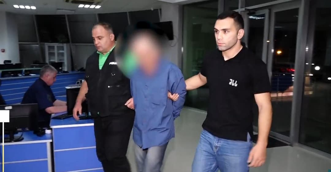 გაუპატიურების, ძალადობისა და მუქარის ბრალდებით 60 წლის მამაკაცი დააკავეს