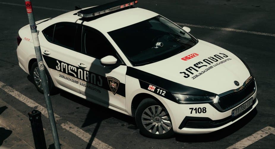 პოლიციამ თბილისსა და რეგიონებში უკანონო ცეცხლსასროლი იარაღები და საბრძოლო მასალა ამოიღო, დაკავებულია 20 პირი