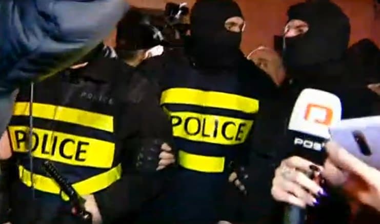 პარლამენტთან მიმდინარე აქციაზე კიდევ რამდენიმე ადამიანი დააკავეს