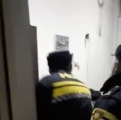 პროკურორი – დაკავებული პოლიციელები უარყოფენ, რომ კადრებში თვითონ არიან