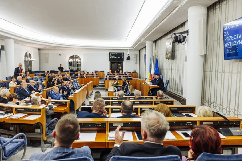 პოლონეთის სენატმა რუსეთის ხელისუფლება ტერორისტულ რეჟიმად აღიარა