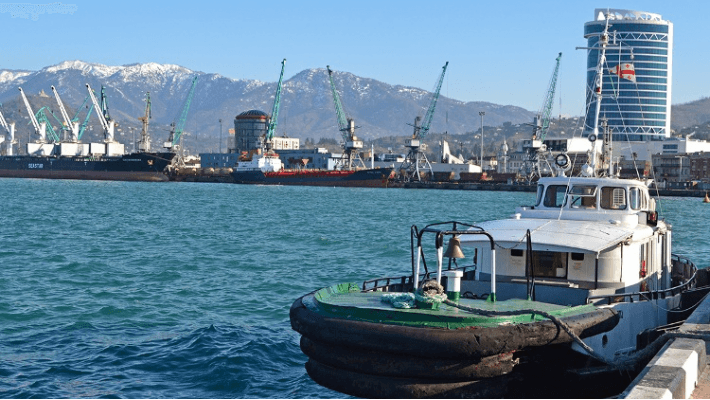 ბათუმის პორტში გამნაღმველები მუშაობენ