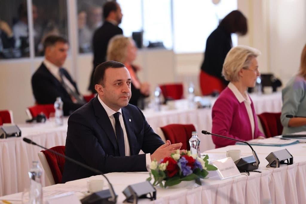 ირაკლი ღარიბაშვილი პრაღაში ევროპული პოლიტიკური გაერთიანების პირველი სამიტის გახსნის ღონისძიებას დაესწრო