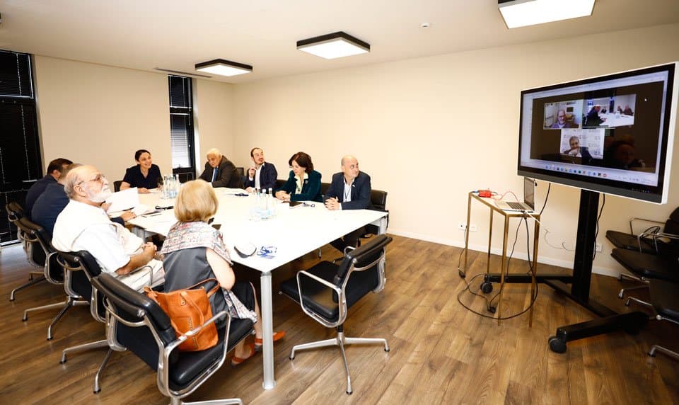 Frontnews image description