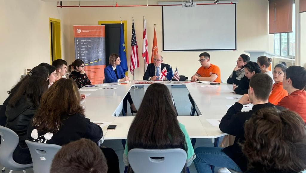 Frontnews image description