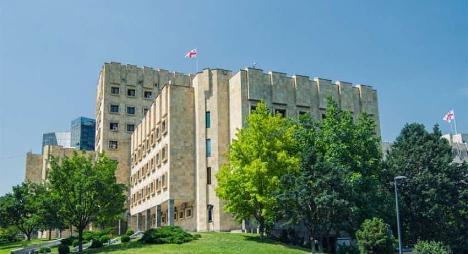 პროკურატურამ საზოგადოებრივ ტრანსპორტში მომხდარი განზრახ მკვლელობის ფაქტზე ერთ პირს ბრალი წარუდგინა