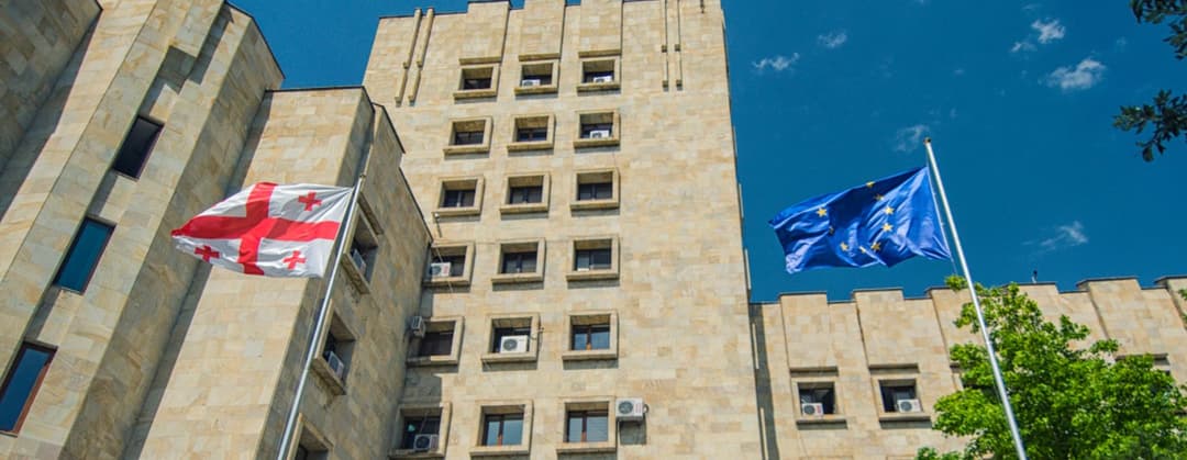 ავეჯის მწარმოებელი კომპანია “მელაძის” მფლობელი დიდი ოდენობით თანხების თაღლითურად დაუფლების ფაქტზეა ბრალდებული