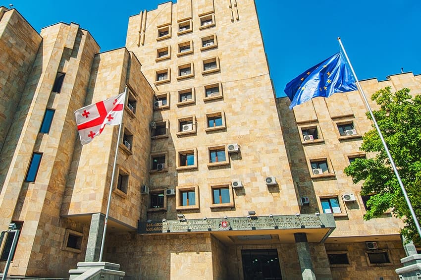 პატიმრის წამების ფაქტზე სასჯელაღსრულების დეპარტამენტის მე-8 დაწესებულების ყოფილი დირექტორი ბრალდებულად პასუხისგებაში მისცეს