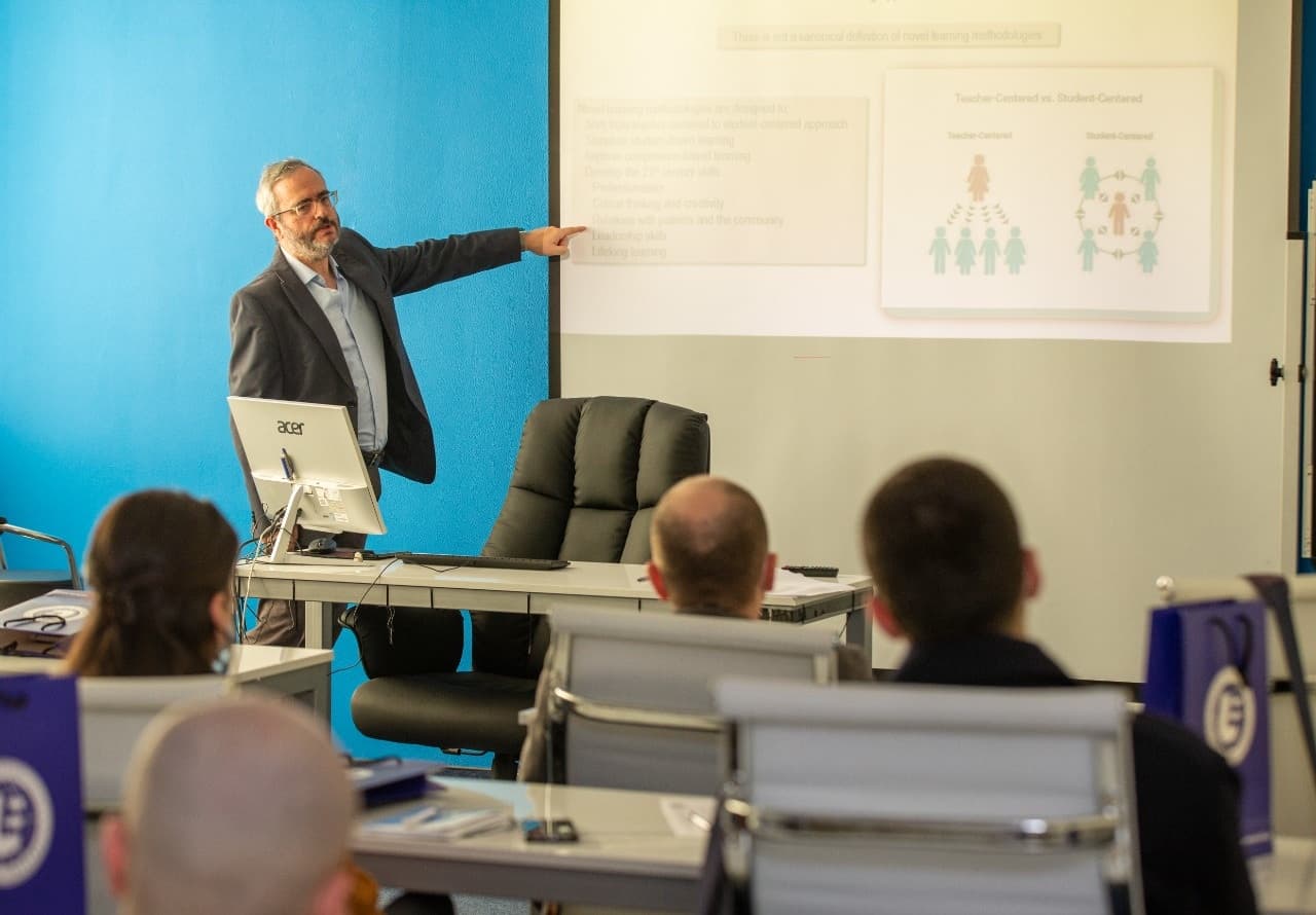 Frontnews image description