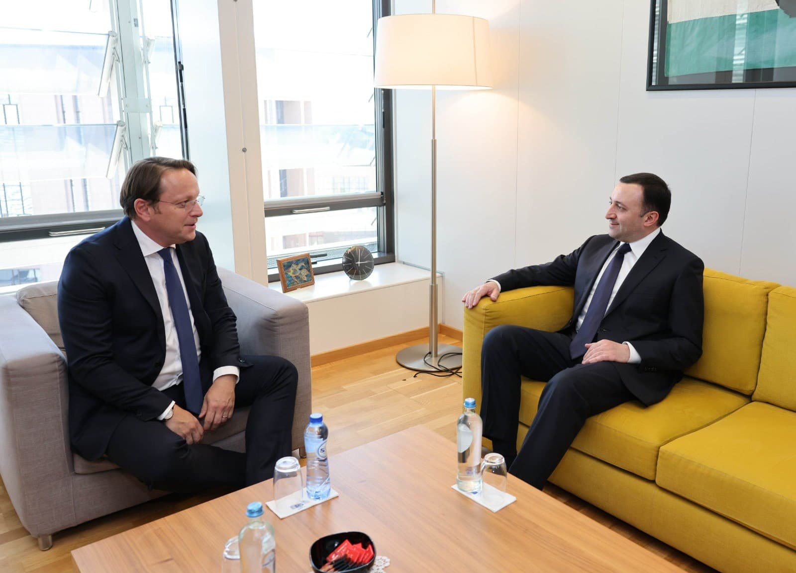 Frontnews image description