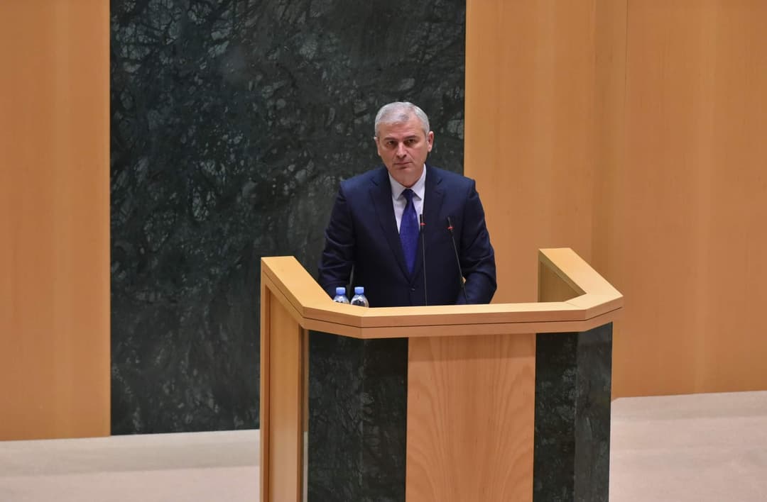 დეპუტატებმა პარლამენტის რეგლამენტში ცვლილების შეტანის თაობაზე კანონპროექტი მეორე მოსმენით მიიღეს