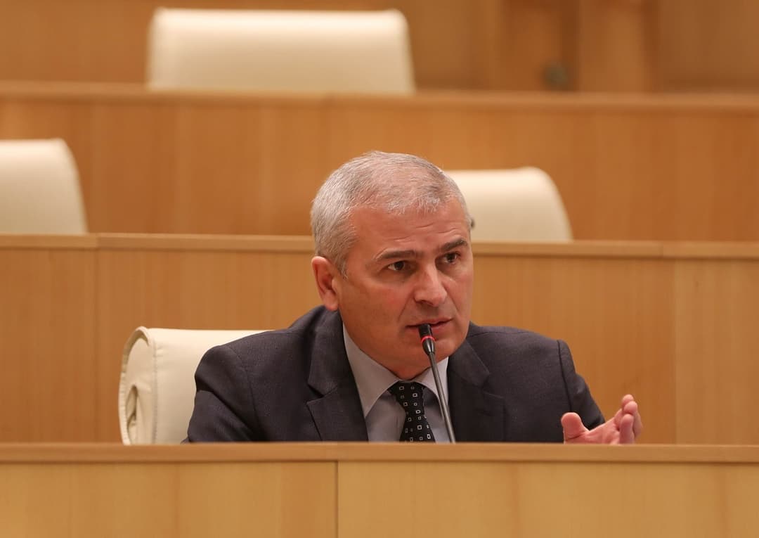 ირაკლი ქადაგიშვილი – ნუ ხართ დაკავებული უკრაინელი ხალხის ბრძოლის თქვენს თავზე მიწერით და იმ უბედურებით ნუ სპეკულირებთ