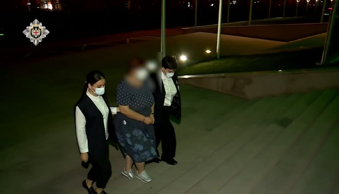 კორონავირუსის საწინააღმდეგო ვაქცინით აცრის დამადასტურებელი ყალბი დოკუმენტის დამზადება-გასაღების ფაქტზე 7 პირი დააკავეს