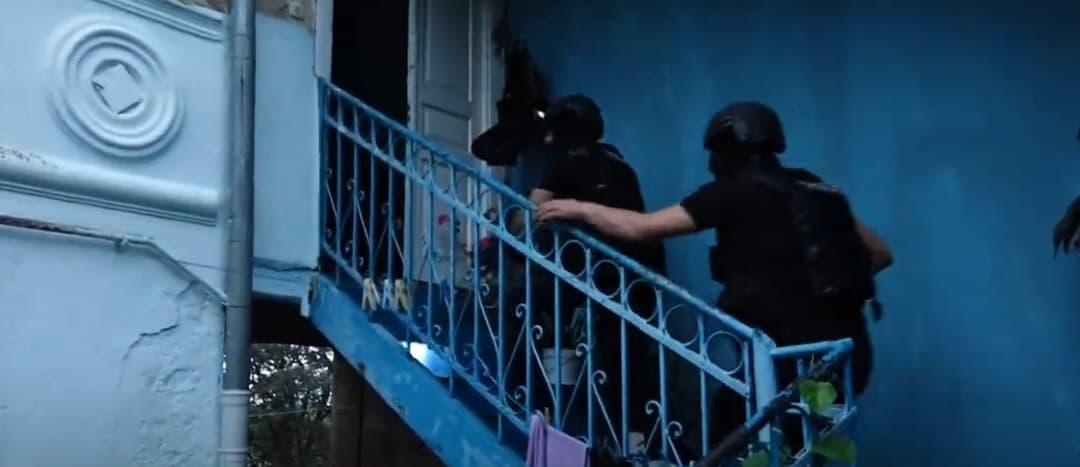 შსს-მ ”ქურდულ სამყაროსთან” კავშირში მყოფი 8 პირი დააკავა