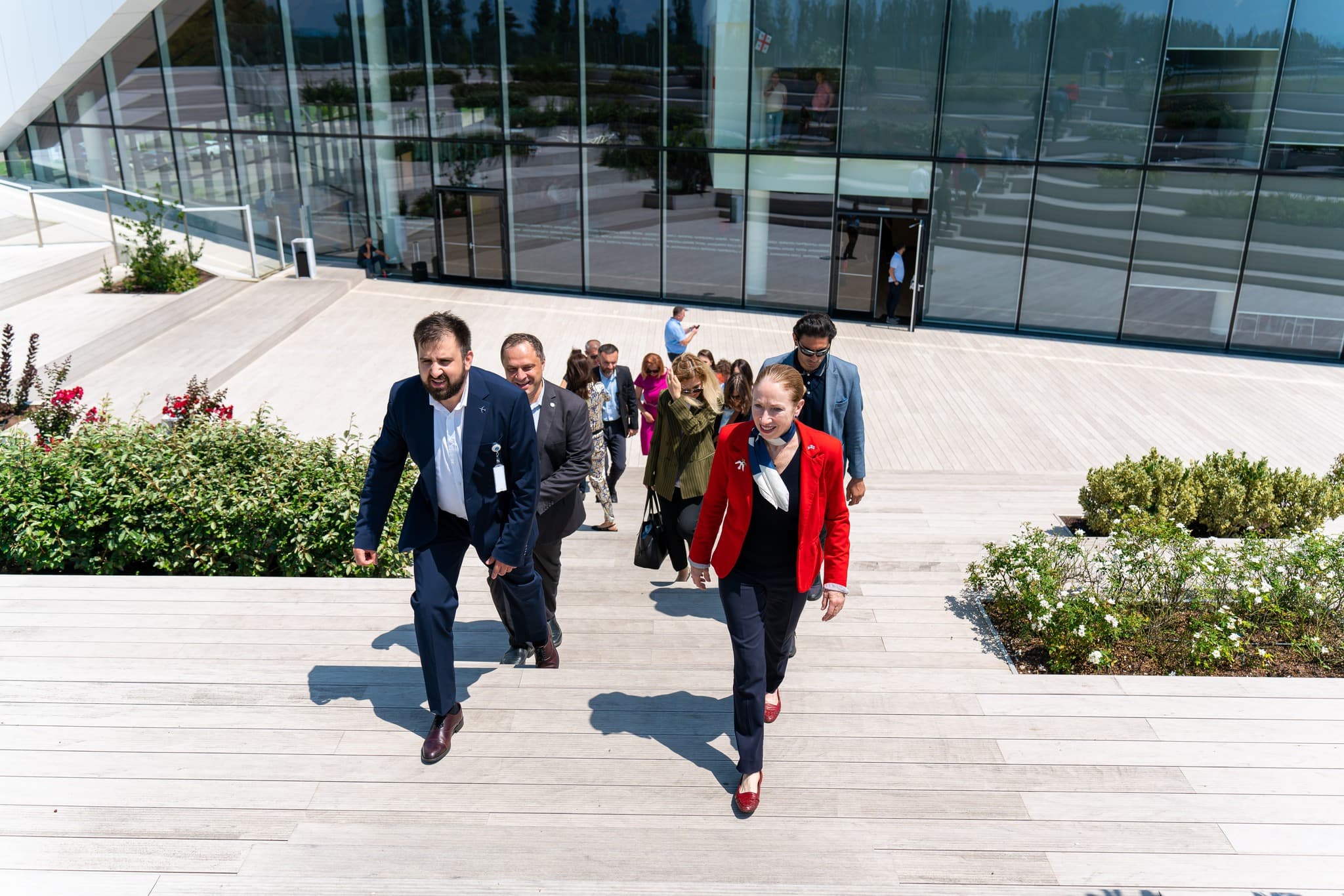 Frontnews image description