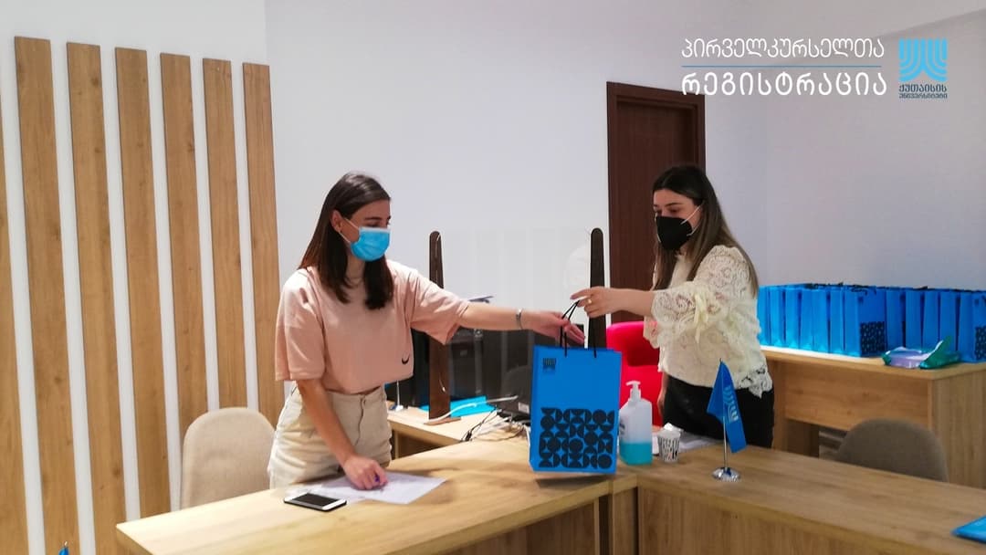 ქუთაისის უნივერსიტეტში ეროვნული გამოცდებით ჩარიცხულ აბიტურიენტთა რეგისტრაცია მიმდინარეობს